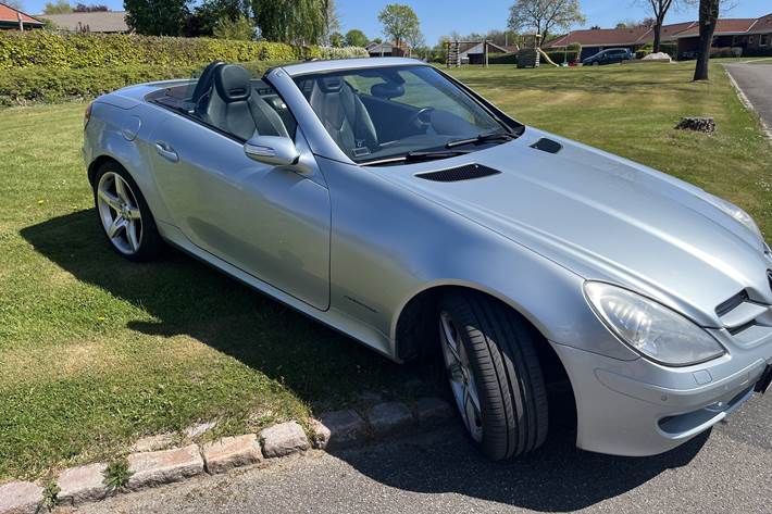 Sølv Mercedes SLK200 fra 2004