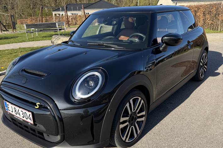 Sort Mini Cooper SE fra 2022