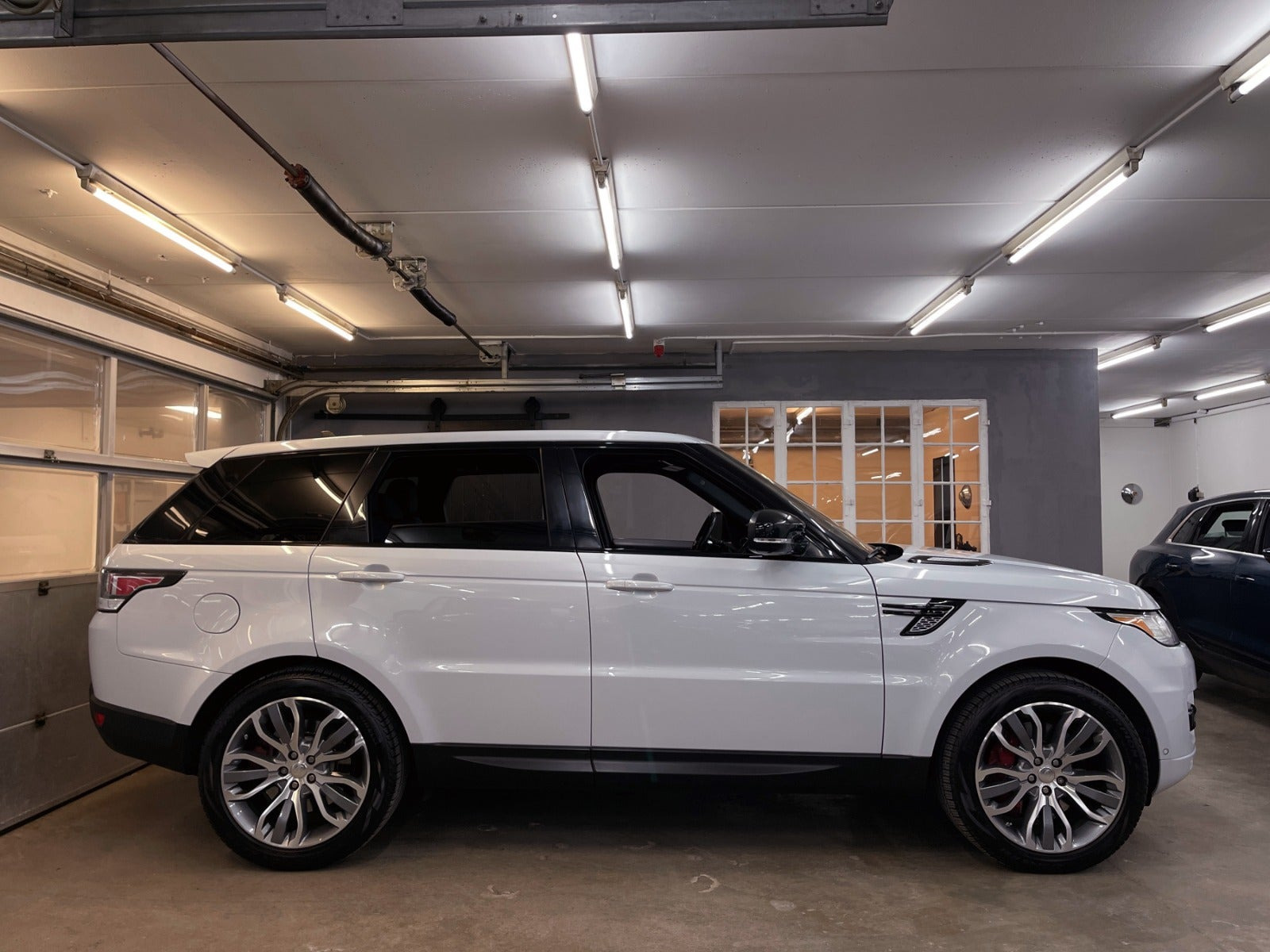 Hvid Land Rover Range Rover sport fra 2016