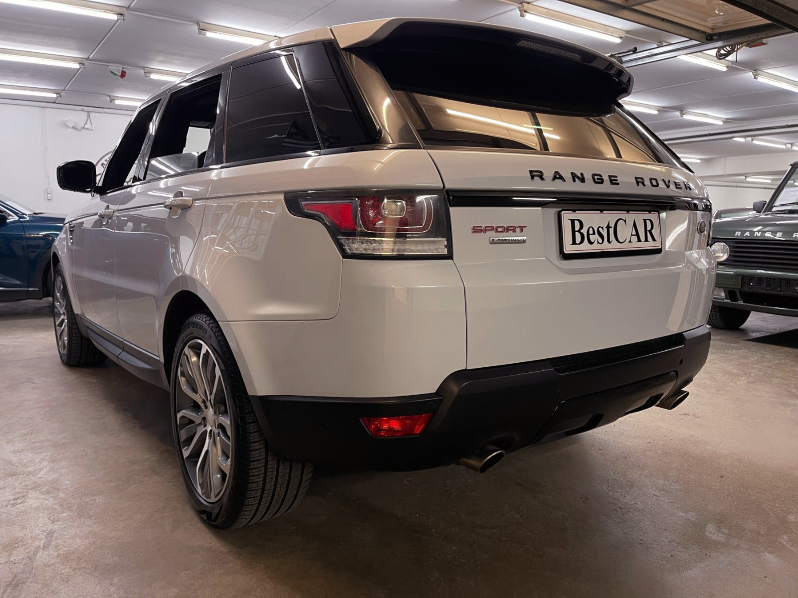Hvid Land Rover Range Rover sport fra 2016