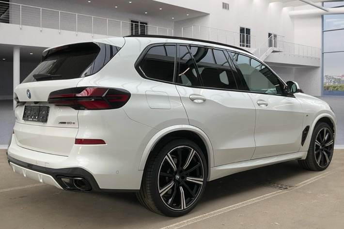Hvid BMW X5 fra 2023