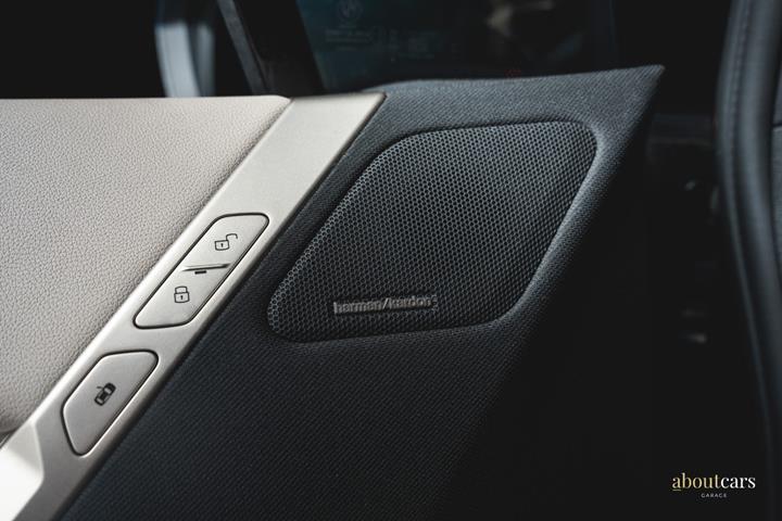 Blå BMW iX fra 2022