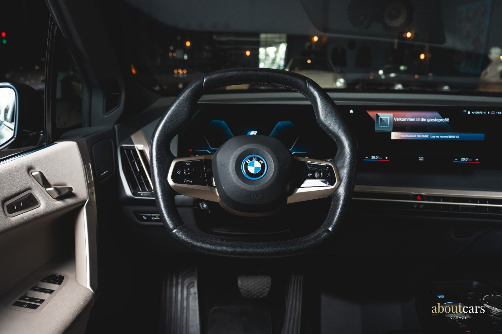 Blå BMW iX fra 2022