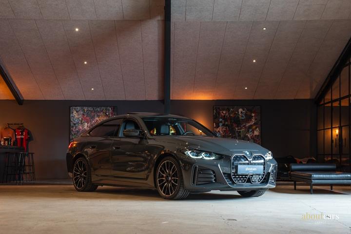 Grå BMW i4 fra 2023