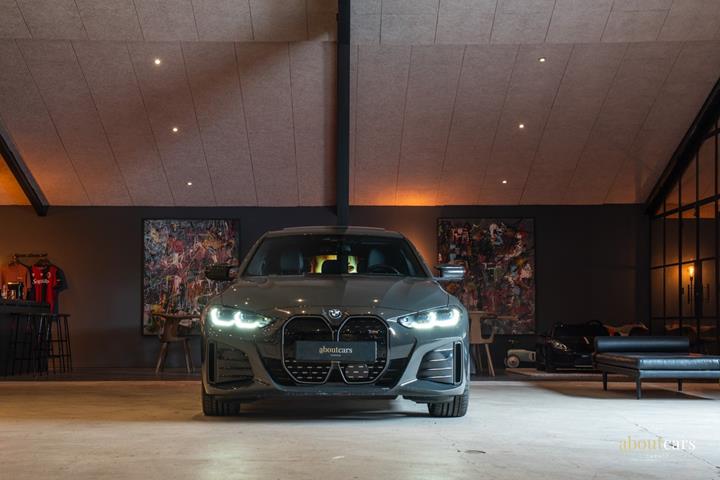 Grå BMW i4 fra 2023