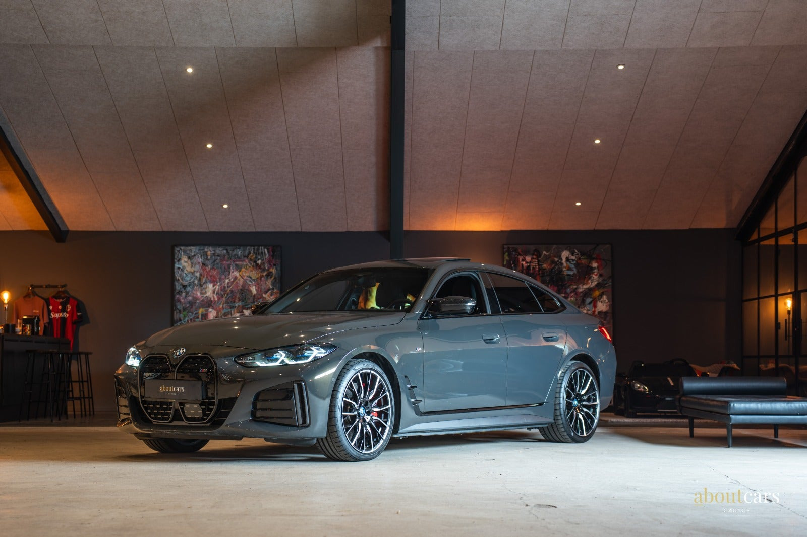 Grå BMW i4 fra 2023