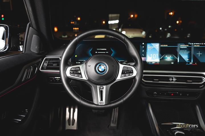 Grå BMW i4 fra 2023