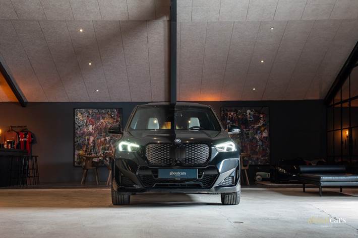Sort BMW iX1 fra 2024