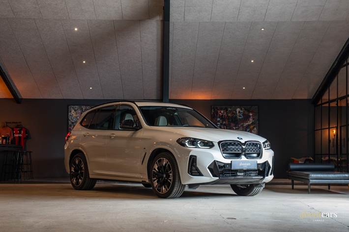 Hvid BMW iX3 fra 2023