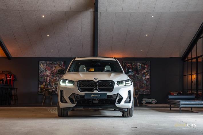 Hvid BMW iX3 fra 2023