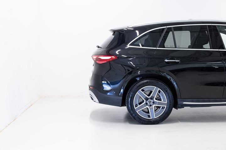Sort Mercedes GLC400 e fra 2023