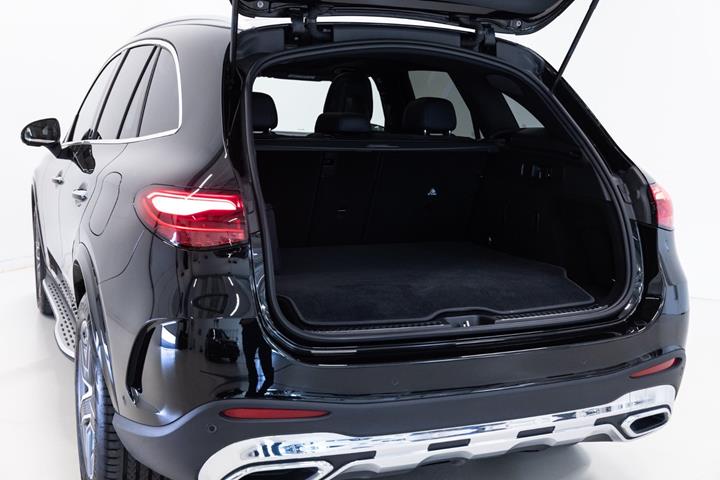 Sort Mercedes GLC400 e fra 2023