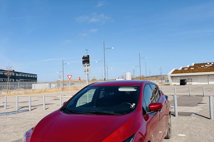 Rød Nissan Leaf fra 2018