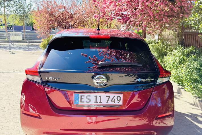 Rød Nissan Leaf fra 2018