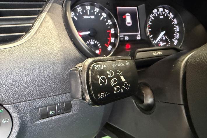 Hvid Skoda Octavia fra 2014