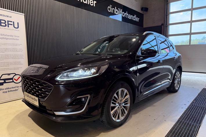 Sort Ford Kuga fra 2021 set udefra