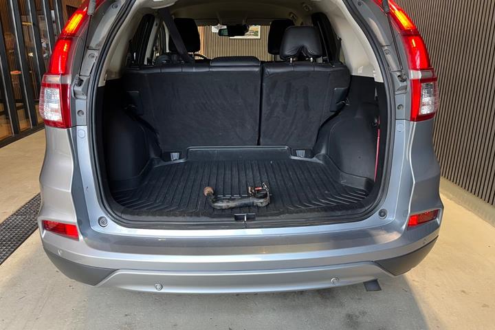 Sølv Honda CR-V fra 2017 set indefra
