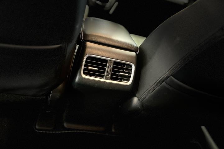 Sølv Honda CR-V fra 2017 set indefra