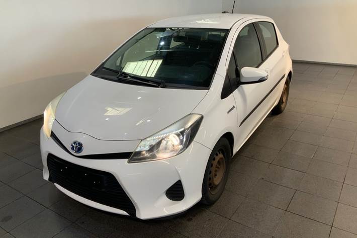 Hvid Toyota Yaris fra 2012 set udefra