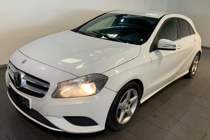 Hvid Mercedes A200 fra 2014 set udefra