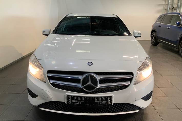 Hvid Mercedes A200 fra 2014
