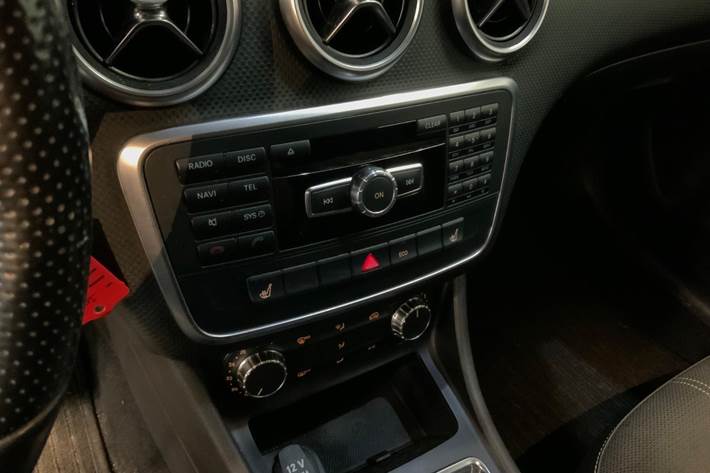 Hvid Mercedes A200 fra 2014