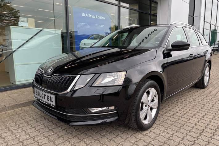 Sort Skoda Octavia fra 2020