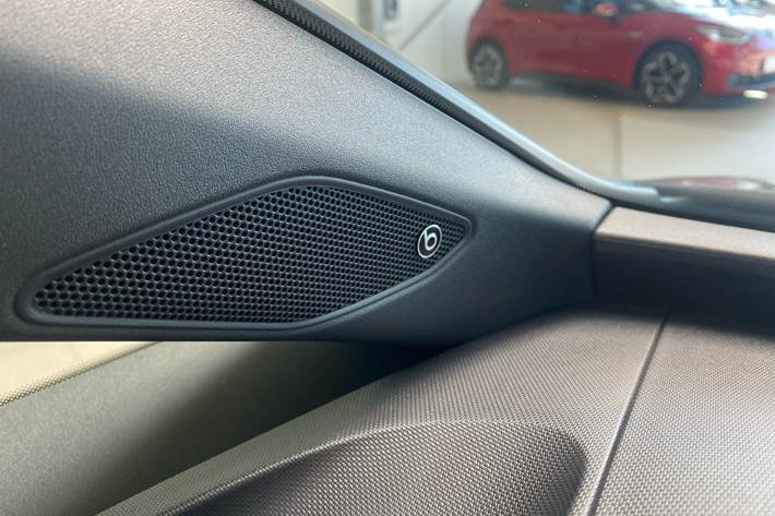 Blå Cupra Born fra 2023
