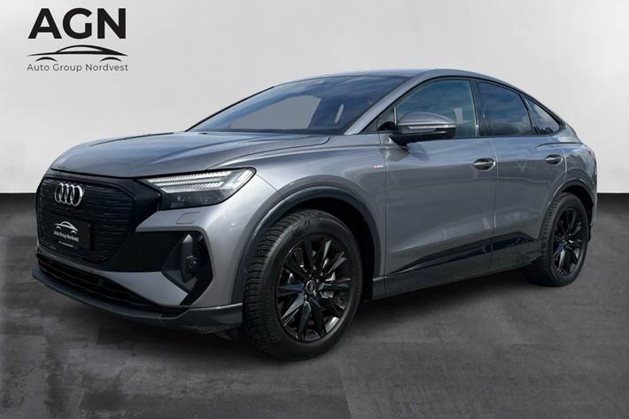 Grå Audi Q4 e-tron fra 2025 set udefra