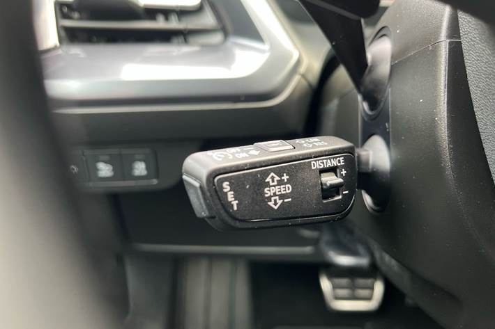 Grå Audi Q4 e-tron fra 2025