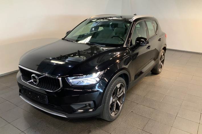 Sort Volvo XC40 fra 2018 set udefra