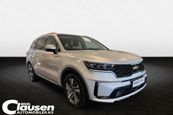 Sølv Kia Sorento fra 2022 set udefra