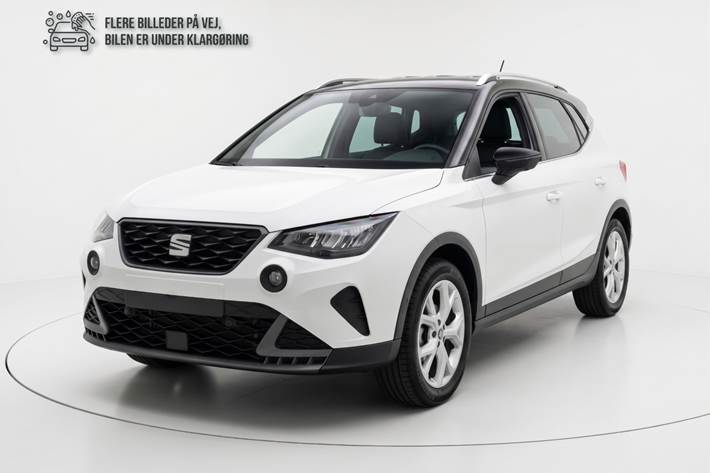 Hvid Seat Arona fra 2022 set udefra