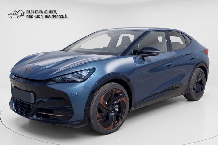 Blå Cupra Tavascan fra 2024 set udefra