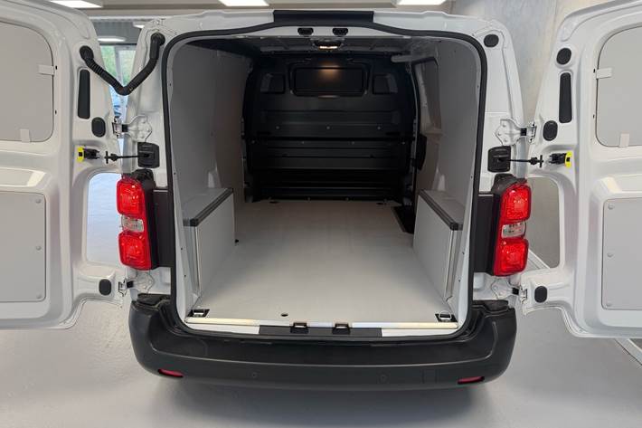 Hvid Opel Vivaro-e fra 2023