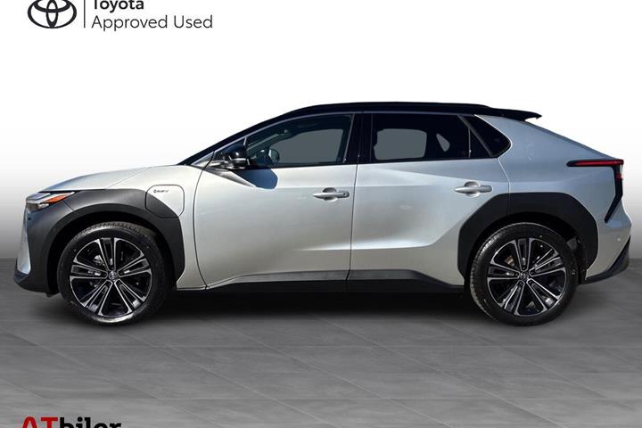 Sølv Toyota BZ4X fra 2024