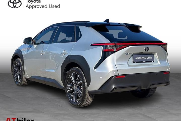 Sølv Toyota BZ4X fra 2024