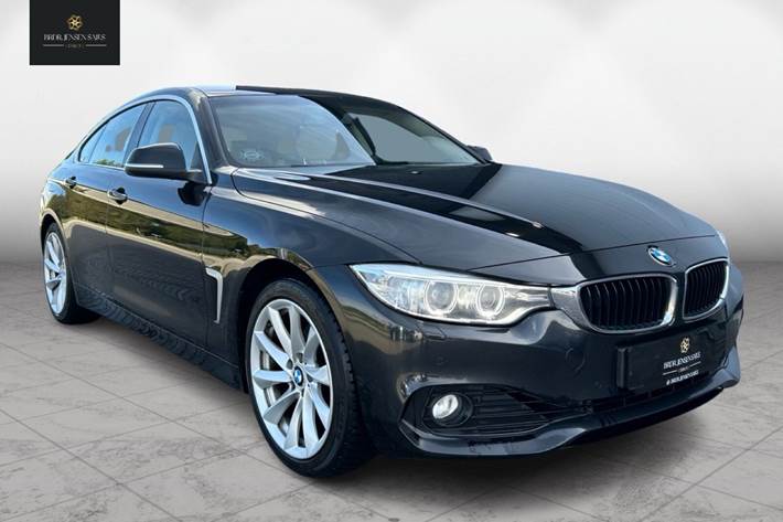 Sort BMW 428i fra 2015 set udefra