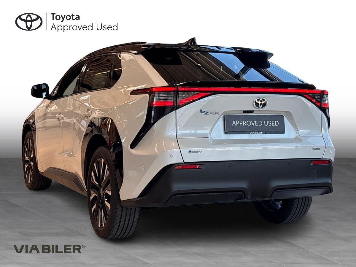 Hvid Toyota BZ4X fra 2026