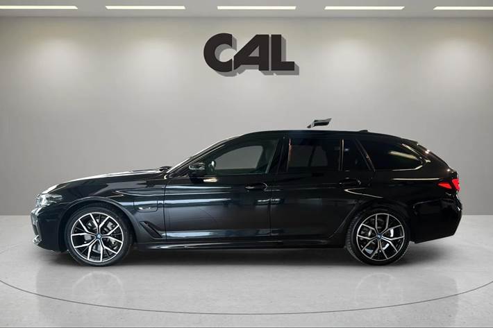 Sort BMW 530e fra 2021