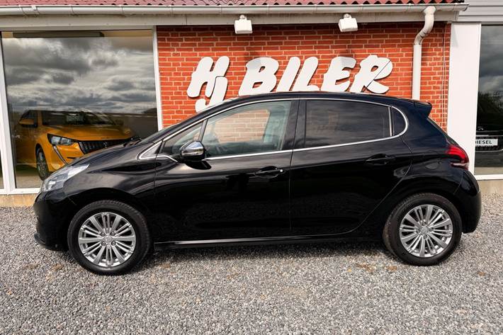 Sort Peugeot 208 fra 2017