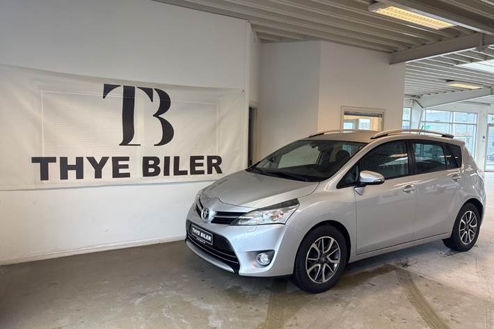 Sølv Toyota Verso fra 2015