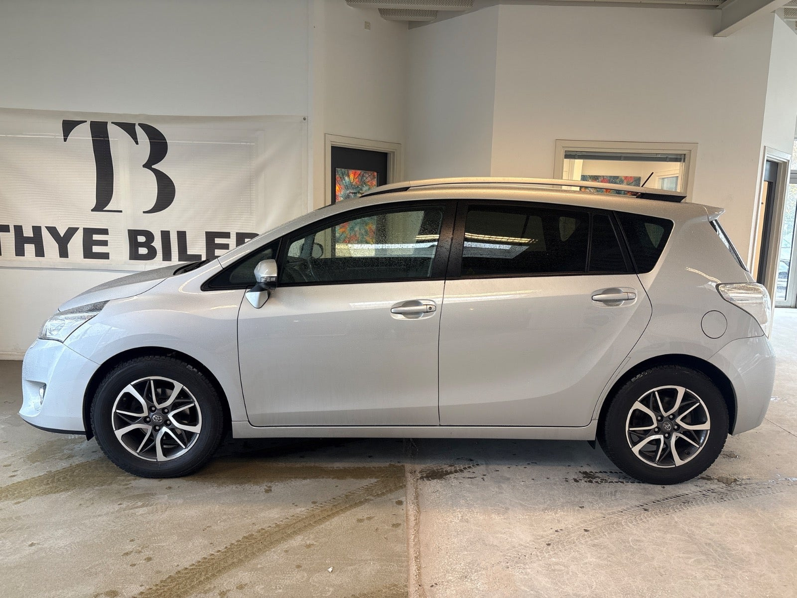 Sølv Toyota Verso fra 2015