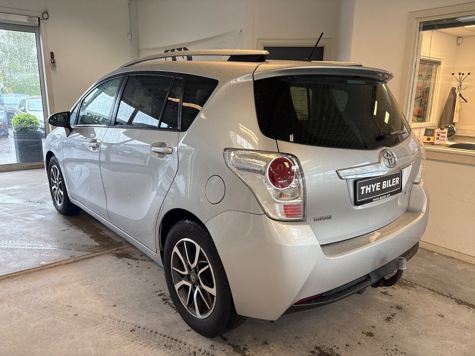 Sølv Toyota Verso fra 2015