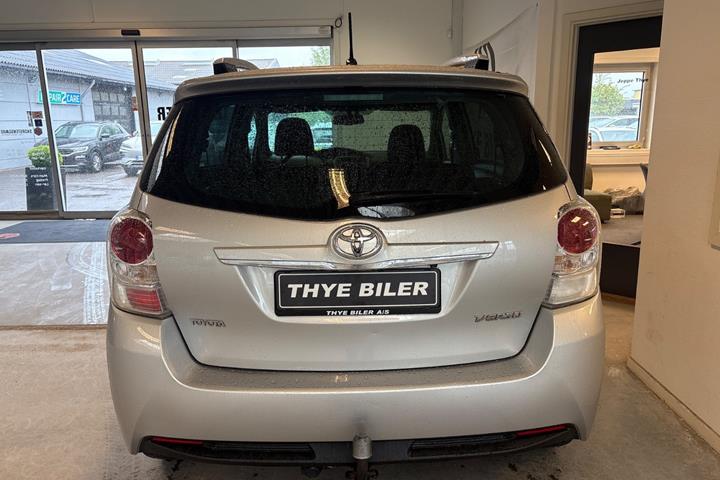 Sølv Toyota Verso fra 2015