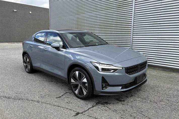 Blå Polestar 2 fra 2023