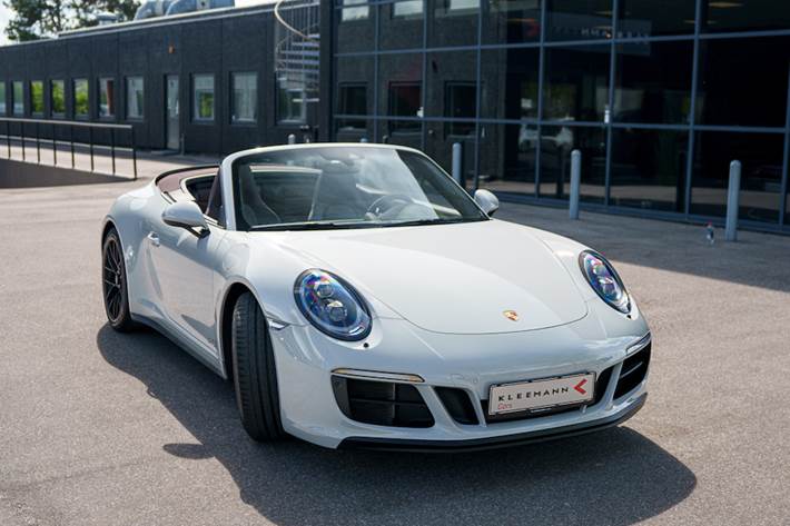 Beige Porsche 911 Carrera GTS fra 2018