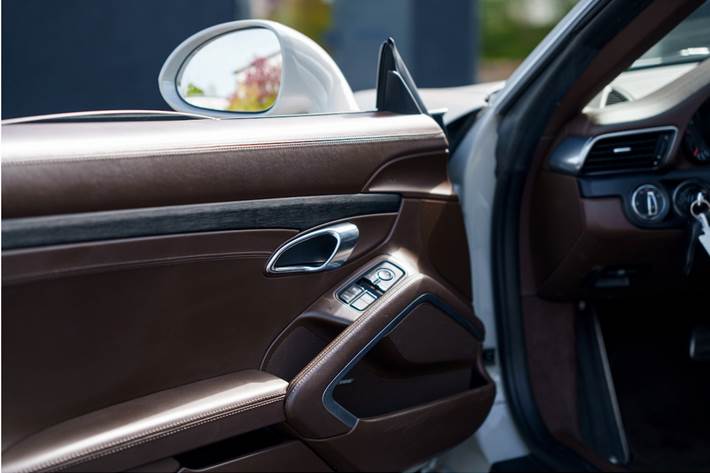 Beige Porsche 911 Carrera GTS fra 2018