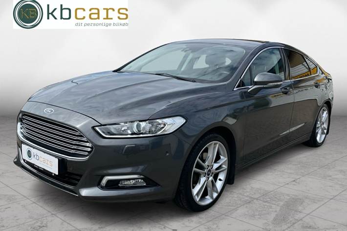 Grå Ford Mondeo fra 2016