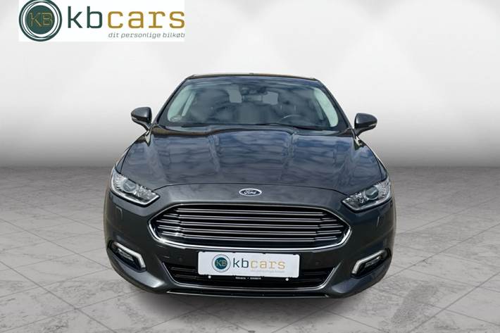 Grå Ford Mondeo fra 2016